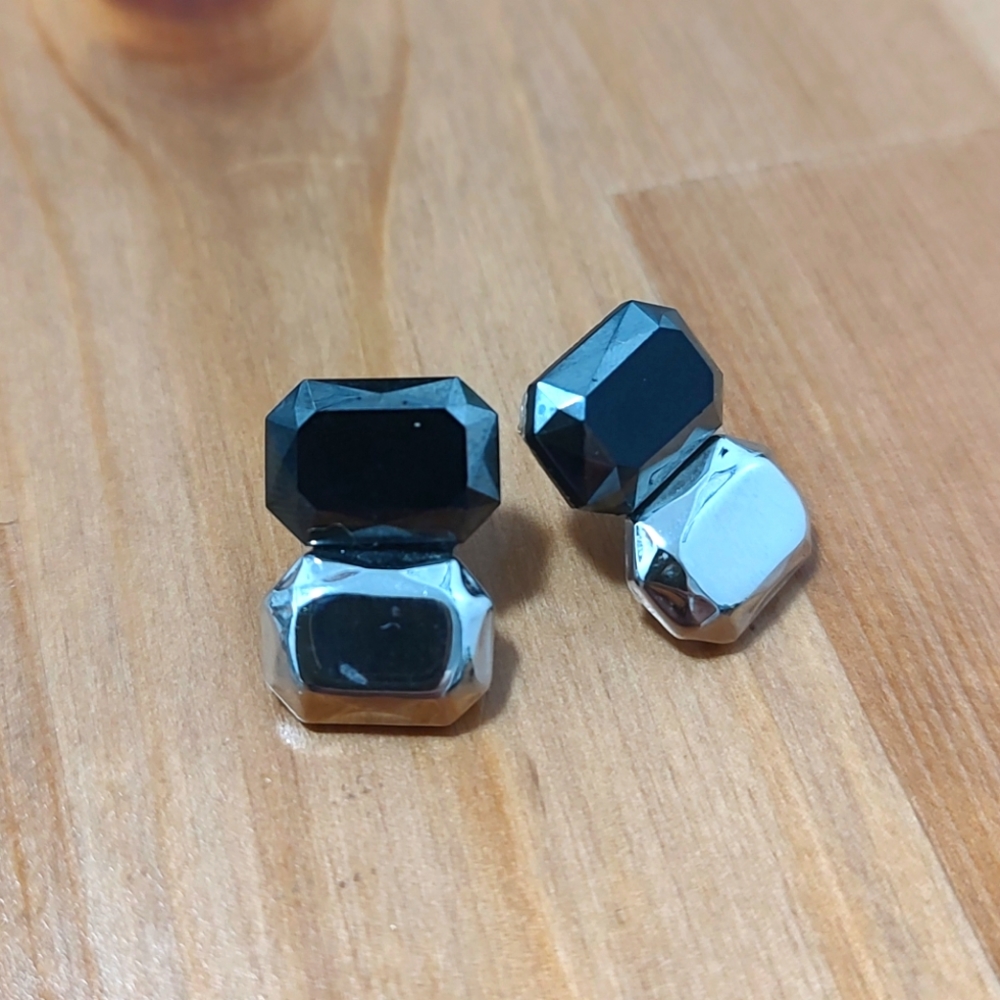 Two toned jewel shaped black and silver earrings